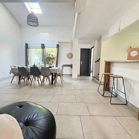 Hébergement de vacances Maison 6 Pers, Clim, Garage, à 800m *